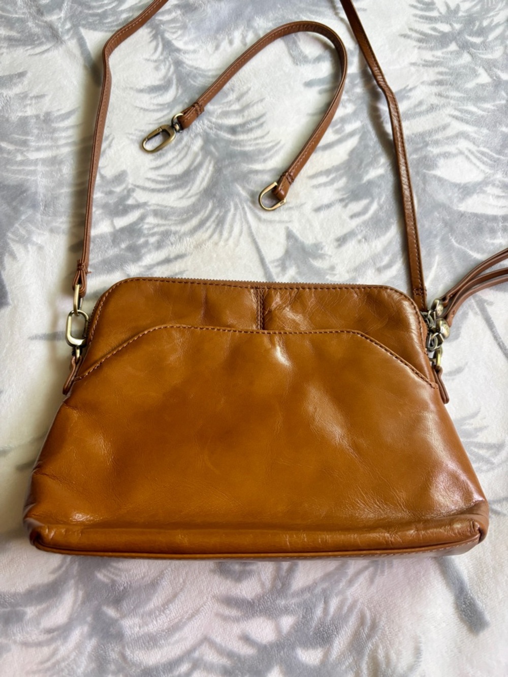 HOBO Reeva small leather Crossbody bag. - Picture 2 of 10